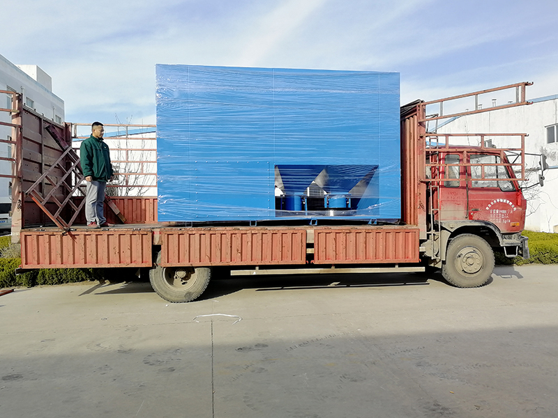 山東除塵設(shè)備廠家，濾筒除塵器發(fā)往客戶現(xiàn)場